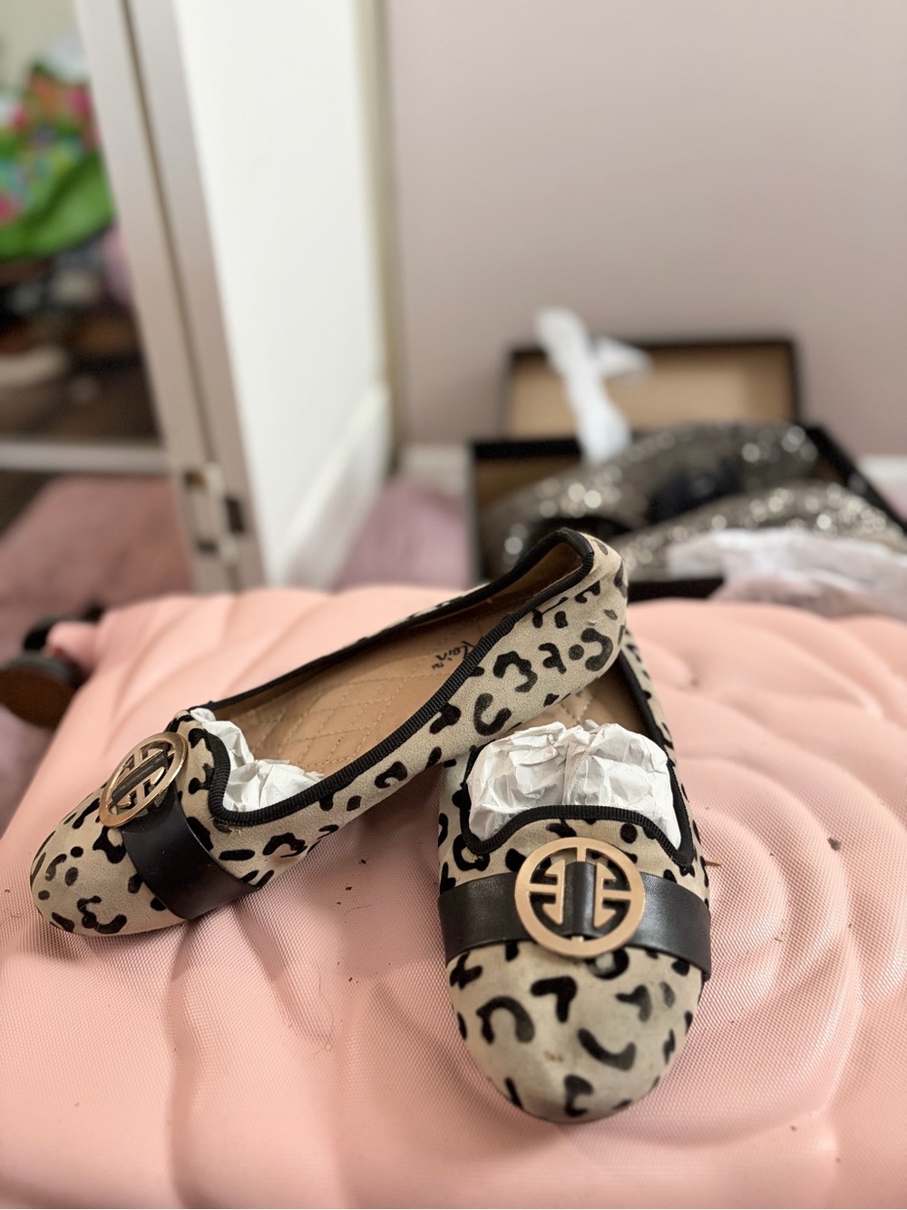 Unbranded Leopard Print Ballet Flats with Gold Emblem - Beige/Black - Picture 3 of 3